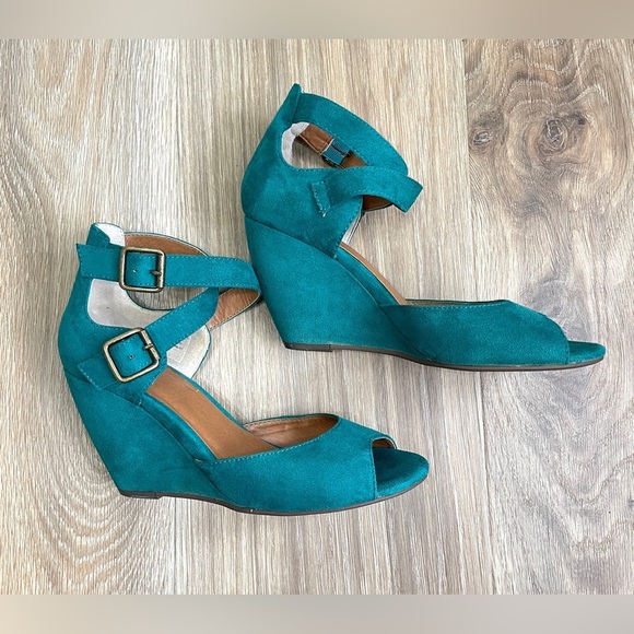 BC because music is my heartbeat Vegan Teal Suede Strappy Open Toe Wedge Sz 7.5 - Picture 3 of 6